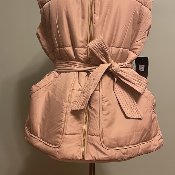 Marc New York Andrew Marc Women’s Medium Tan Full Zip Puffer Vest w/ Belt - Picture 3 of 9